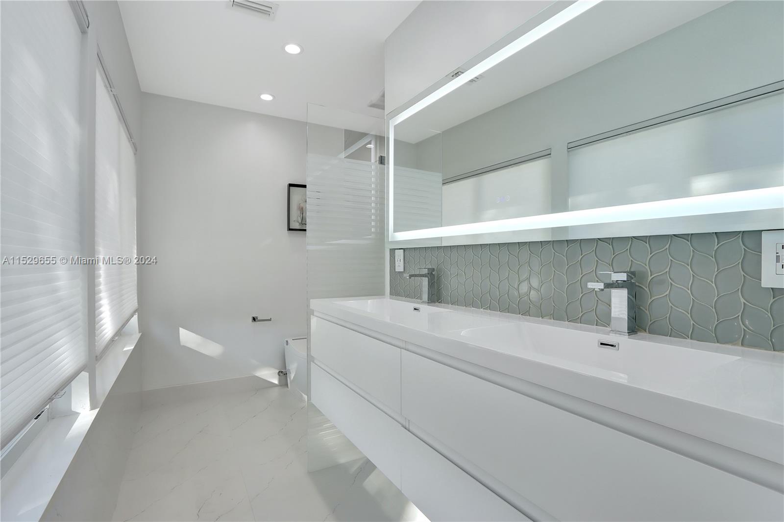 6600 Maynada Street, Coral Gables, Florida 33146, 4 Bedrooms Bedrooms, ,3 BathroomsBathrooms,Residentiallease,For Rent,6600 Maynada Street,A11529655