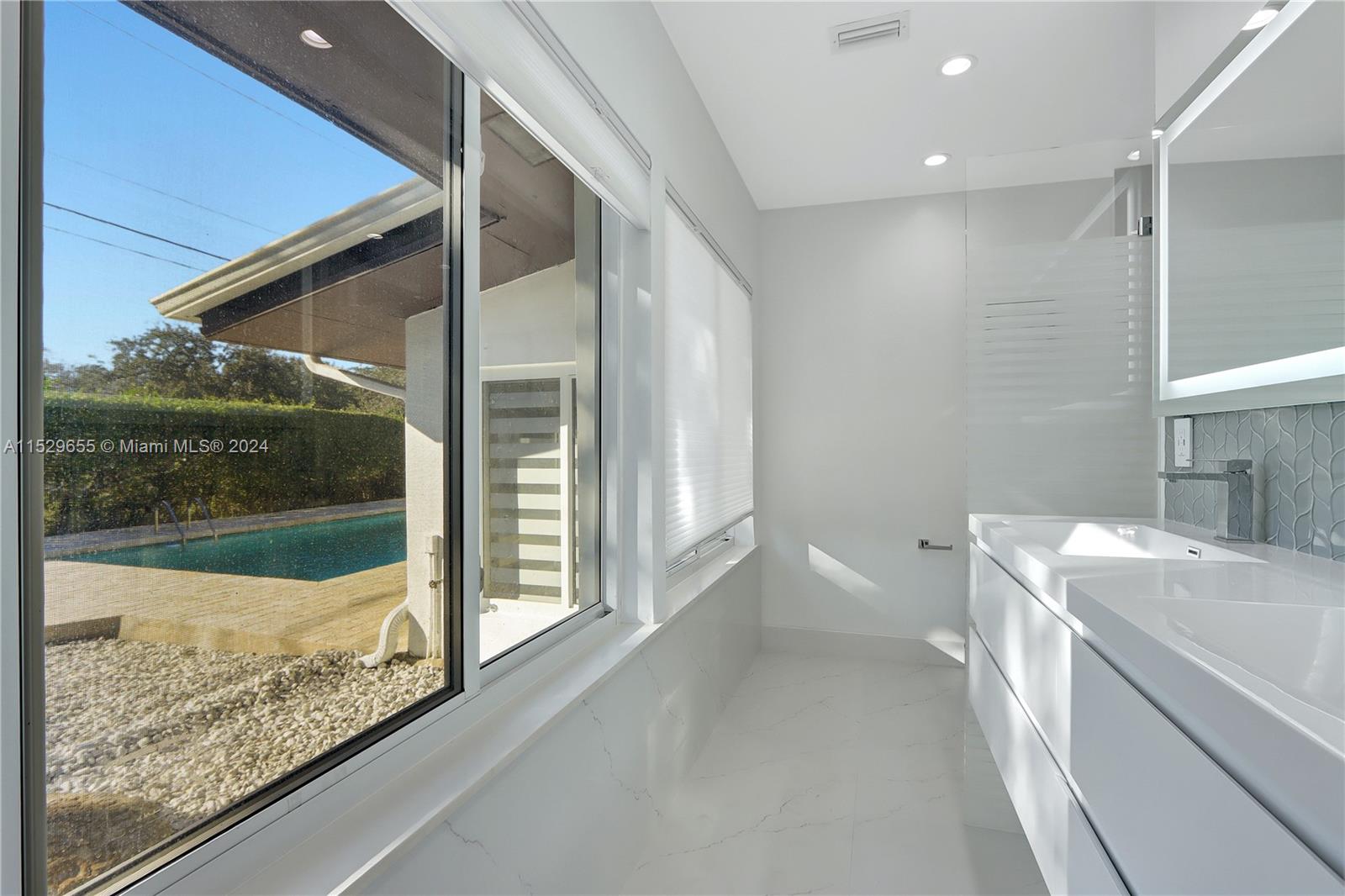 6600 Maynada Street, Coral Gables, Florida 33146, 4 Bedrooms Bedrooms, ,3 BathroomsBathrooms,Residentiallease,For Rent,6600 Maynada Street,A11529655