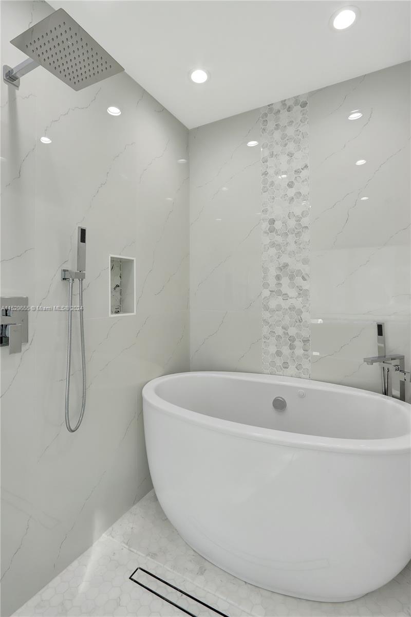 6600 Maynada Street, Coral Gables, Florida 33146, 4 Bedrooms Bedrooms, ,3 BathroomsBathrooms,Residentiallease,For Rent,6600 Maynada Street,A11529655