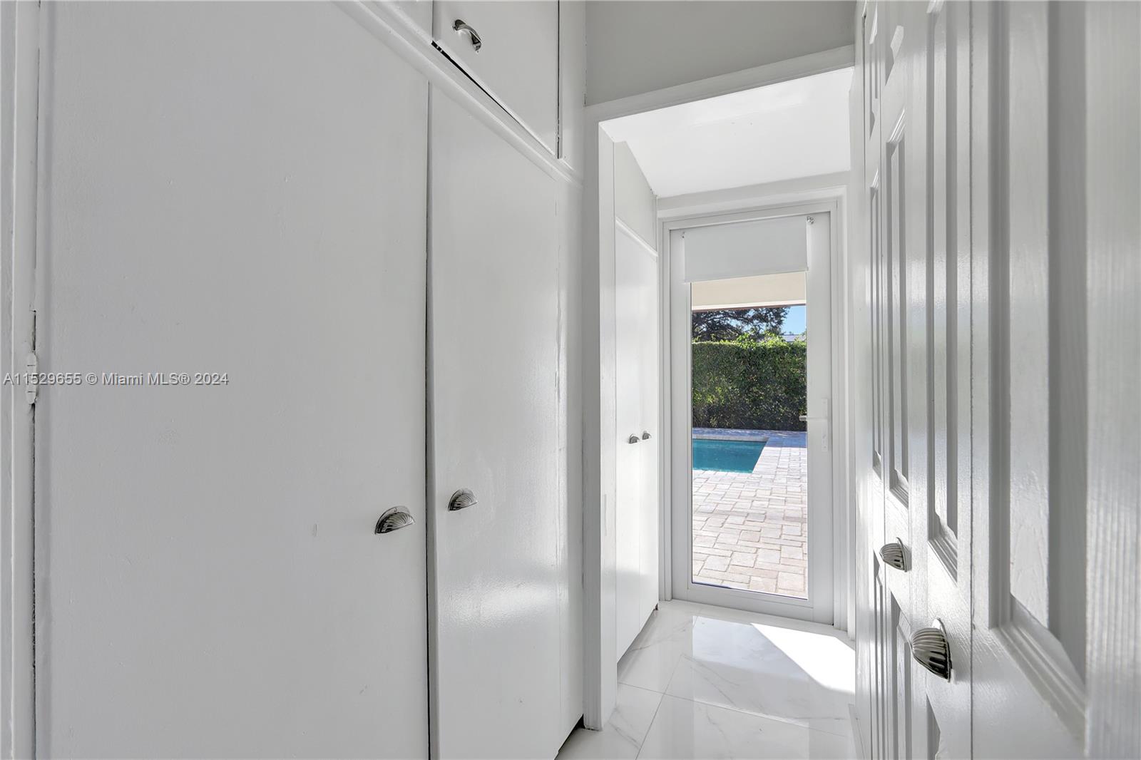 4th Bedroom w/ ensuite bathroom