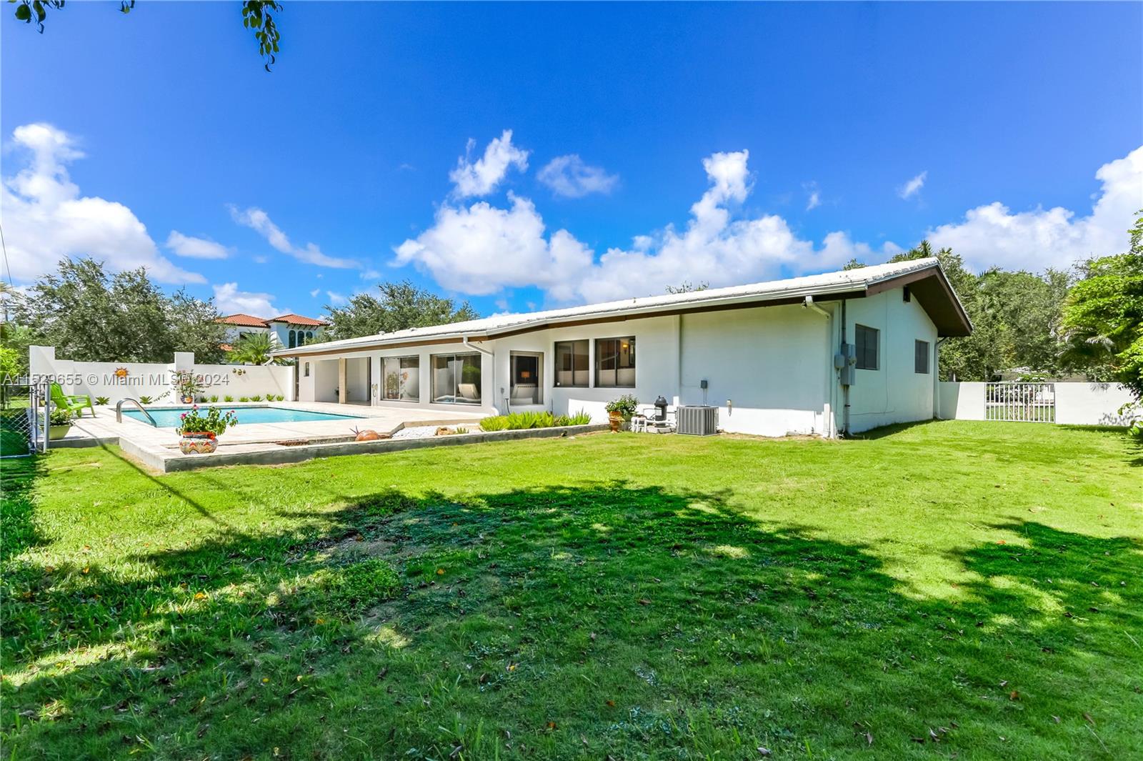 6600 Maynada Street, Coral Gables, Florida 33146, 4 Bedrooms Bedrooms, ,3 BathroomsBathrooms,Residentiallease,For Rent,6600 Maynada Street,A11529655