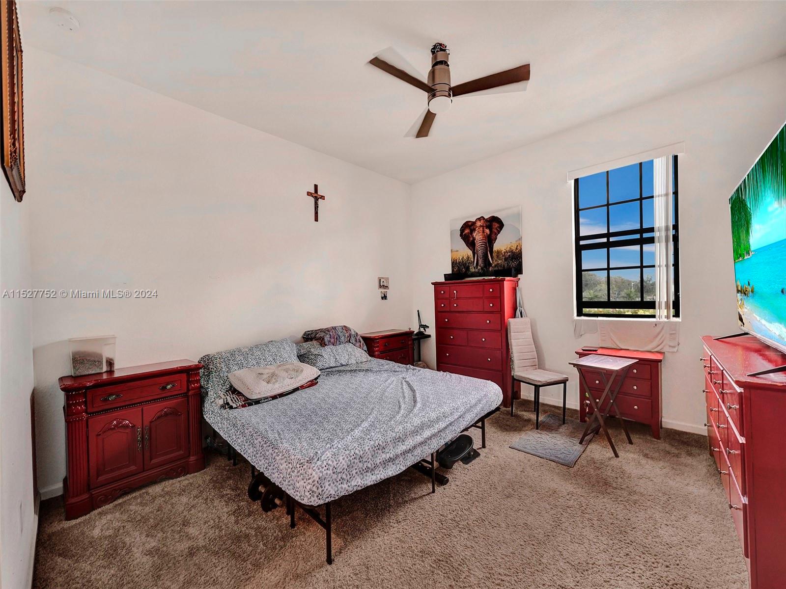 Primary Bedroom w/ Bathroom Suite and Walk-In Closet