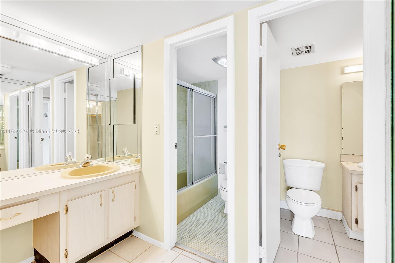 3301 N Country Club Dr 209, Aventura, Florida 33180, 1 Bedroom Bedrooms, ,1 BathroomBathrooms,Residential,For Sale,3301 N Country Club Dr 209,A11530379