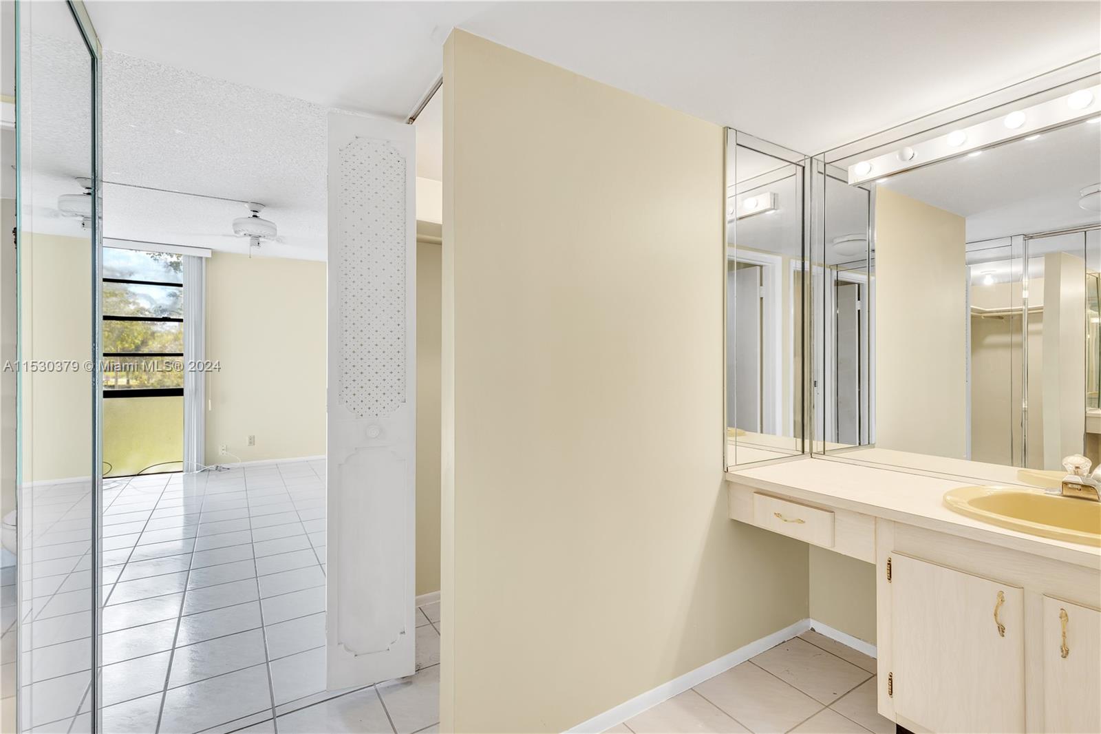 3301 N Country Club Dr 209, Aventura, Florida 33180, 1 Bedroom Bedrooms, ,1 BathroomBathrooms,Residential,For Sale,3301 N Country Club Dr 209,A11530379