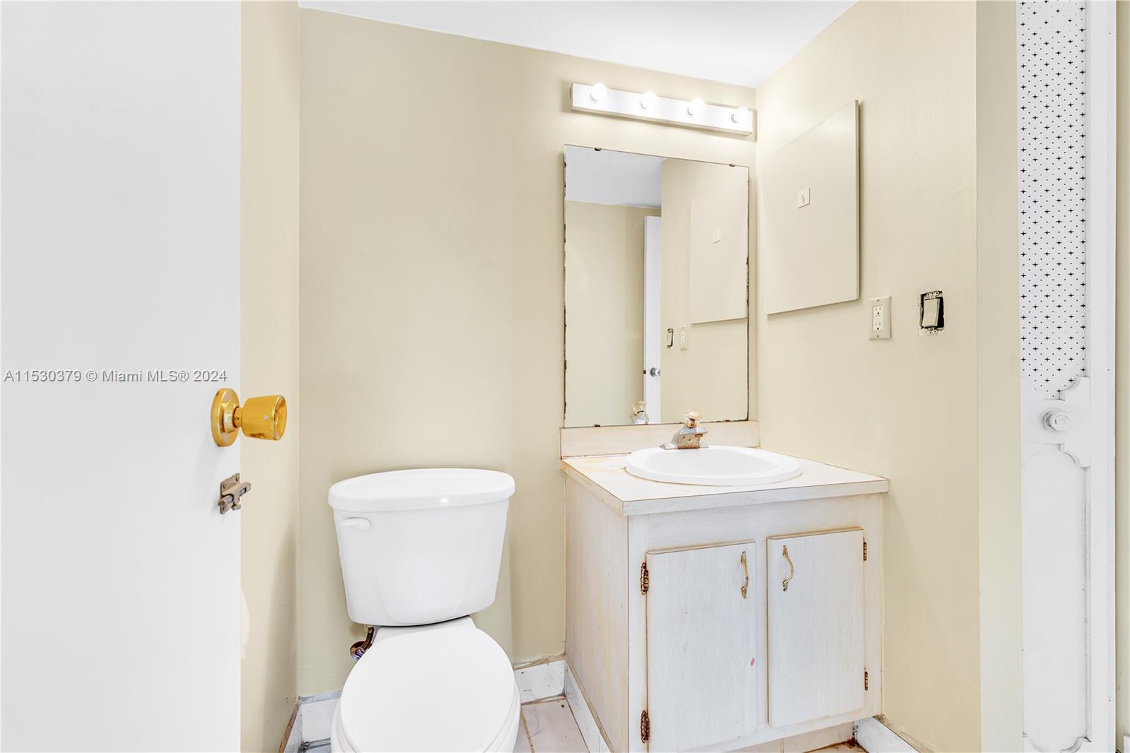 3301 N Country Club Dr 209, Aventura, Florida 33180, 1 Bedroom Bedrooms, ,1 BathroomBathrooms,Residential,For Sale,3301 N Country Club Dr 209,A11530379