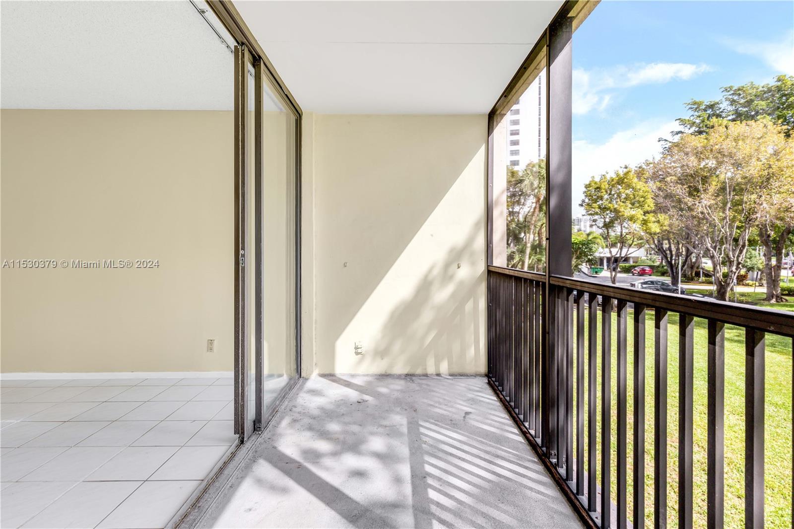 3301 N Country Club Dr 209, Aventura, Florida 33180, 1 Bedroom Bedrooms, ,1 BathroomBathrooms,Residential,For Sale,3301 N Country Club Dr 209,A11530379