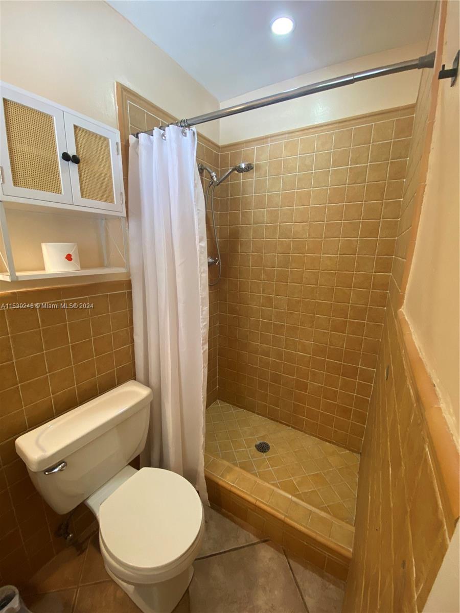 1109 NE 4th St, Hallandale Beach, Florida 33009, 3 Bedrooms Bedrooms, ,2 BathroomsBathrooms,Residentiallease,For Rent,1109 NE 4th St,A11530248