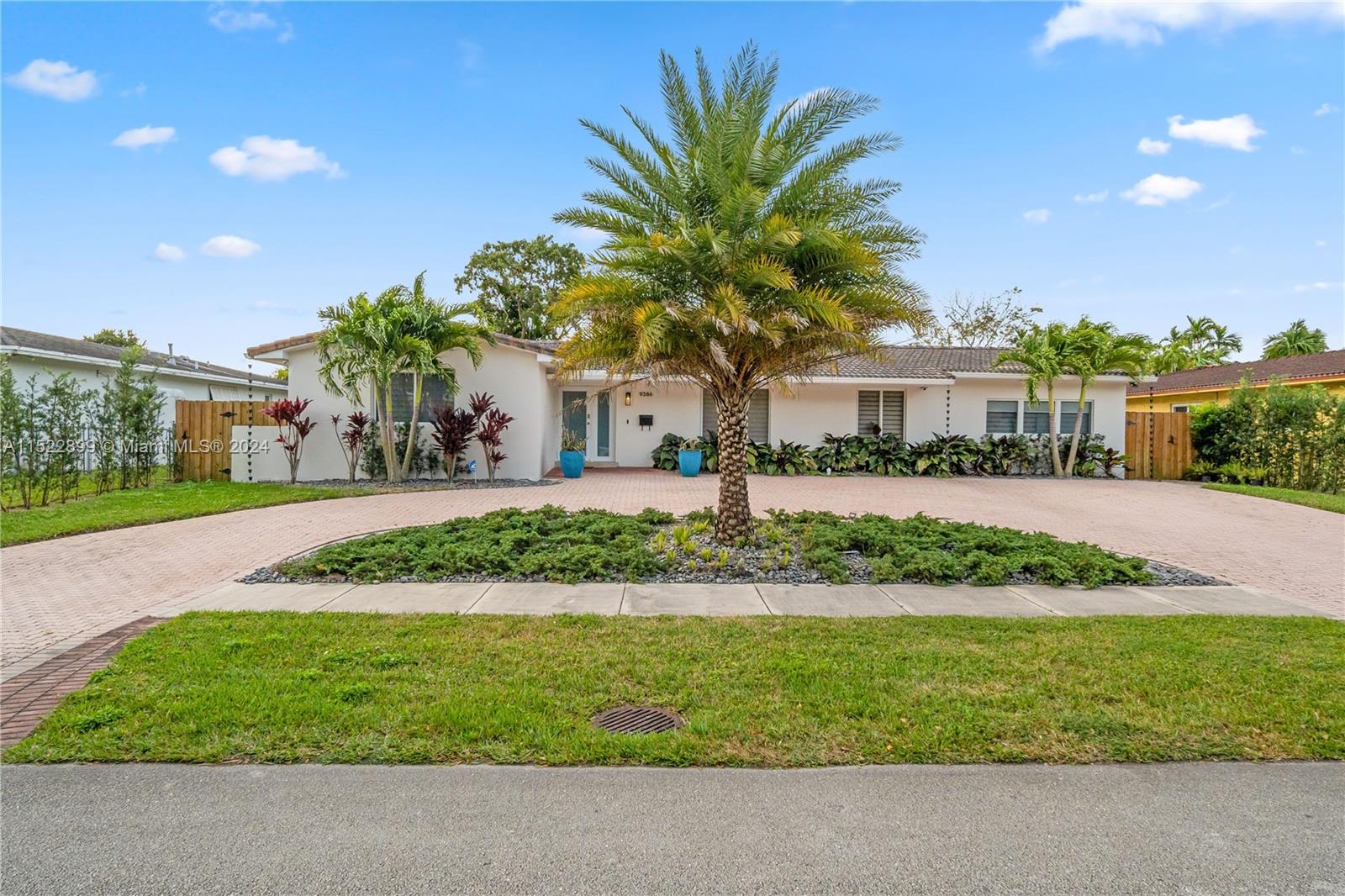 9386 SW 77th St  For Sale A11522899, FL