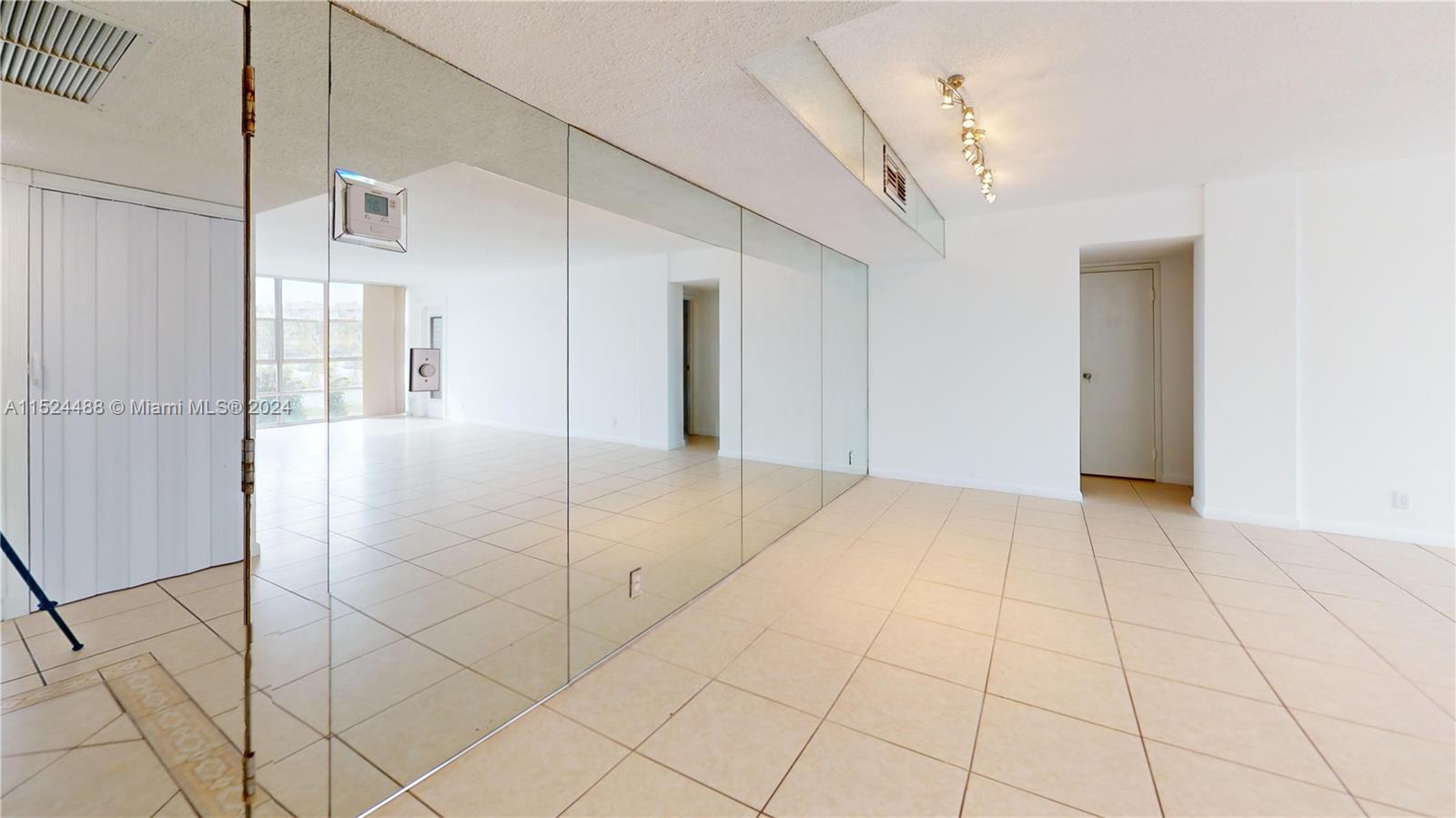 2000 Atlantic Shores Blvd 120, Hallandale Beach, Florida 33009, 2 Bedrooms Bedrooms, ,2 BathroomsBathrooms,Residentiallease,For Rent,2000 Atlantic Shores Blvd 120,A11524488