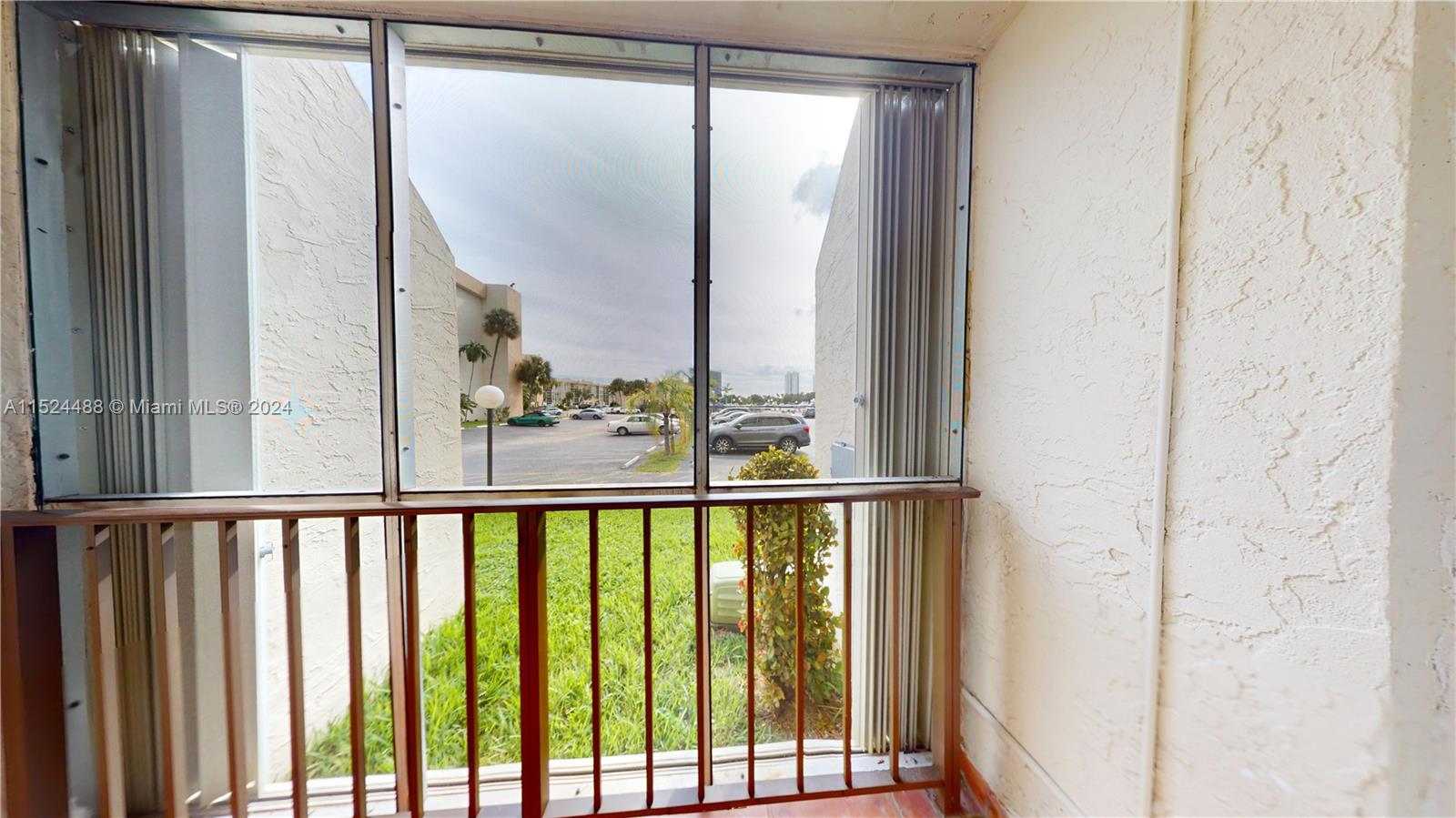 2000 Atlantic Shores Blvd 120, Hallandale Beach, Florida 33009, 2 Bedrooms Bedrooms, ,2 BathroomsBathrooms,Residentiallease,For Rent,2000 Atlantic Shores Blvd 120,A11524488
