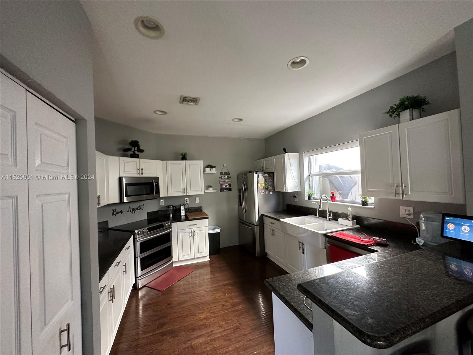 229 NE 36th Ter 0, Homestead, Florida 33033, 3 Bedrooms Bedrooms, ,2 BathroomsBathrooms,Residentiallease,For Rent,229 NE 36th Ter 0,A11529991