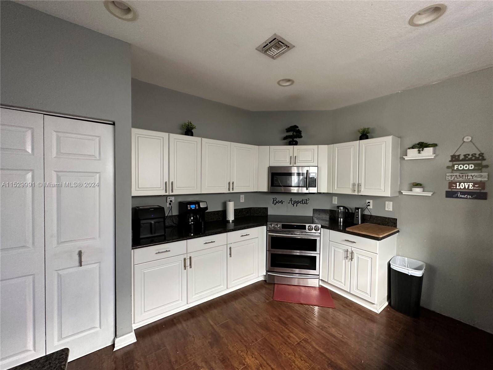 229 NE 36th Ter 0, Homestead, Florida 33033, 3 Bedrooms Bedrooms, ,2 BathroomsBathrooms,Residentiallease,For Rent,229 NE 36th Ter 0,A11529991