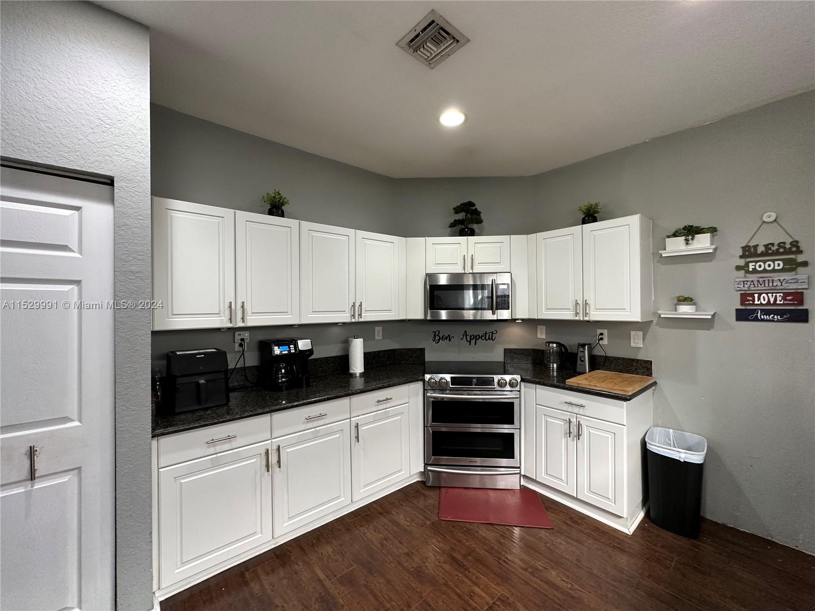 229 NE 36th Ter 0, Homestead, Florida 33033, 3 Bedrooms Bedrooms, ,2 BathroomsBathrooms,Residentiallease,For Rent,229 NE 36th Ter 0,A11529991