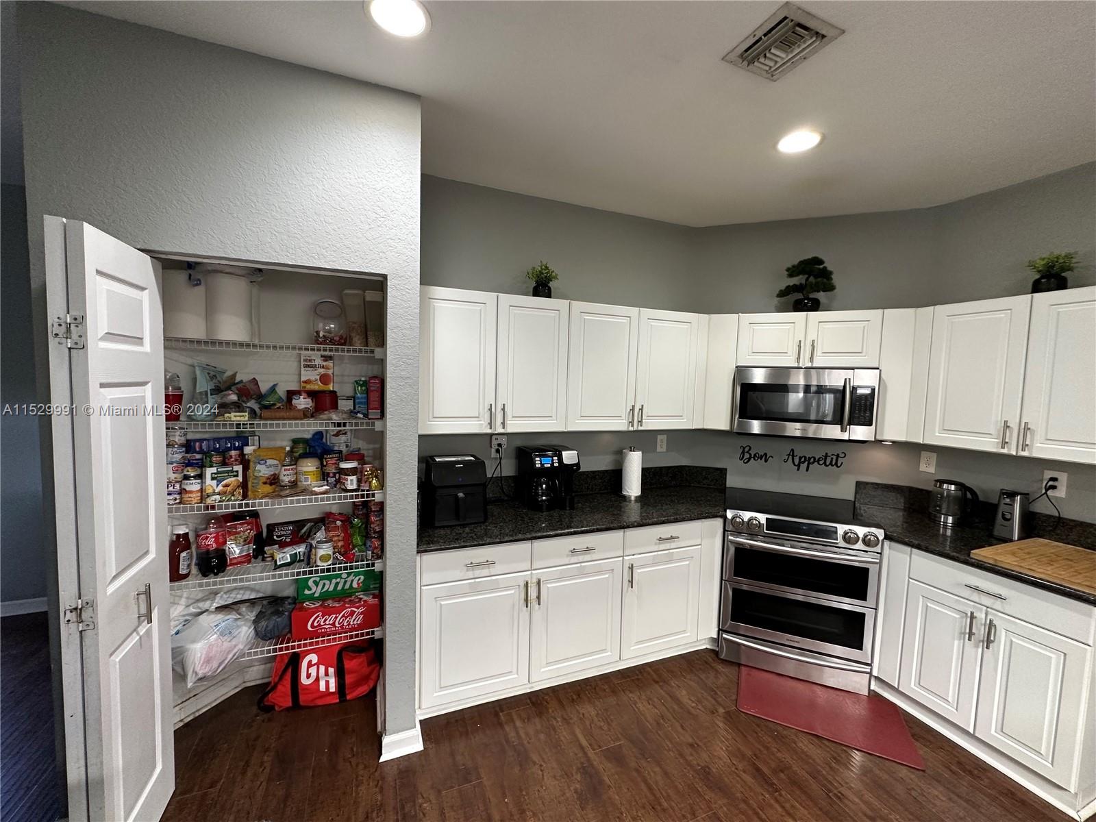 229 NE 36th Ter 0, Homestead, Florida 33033, 3 Bedrooms Bedrooms, ,2 BathroomsBathrooms,Residentiallease,For Rent,229 NE 36th Ter 0,A11529991