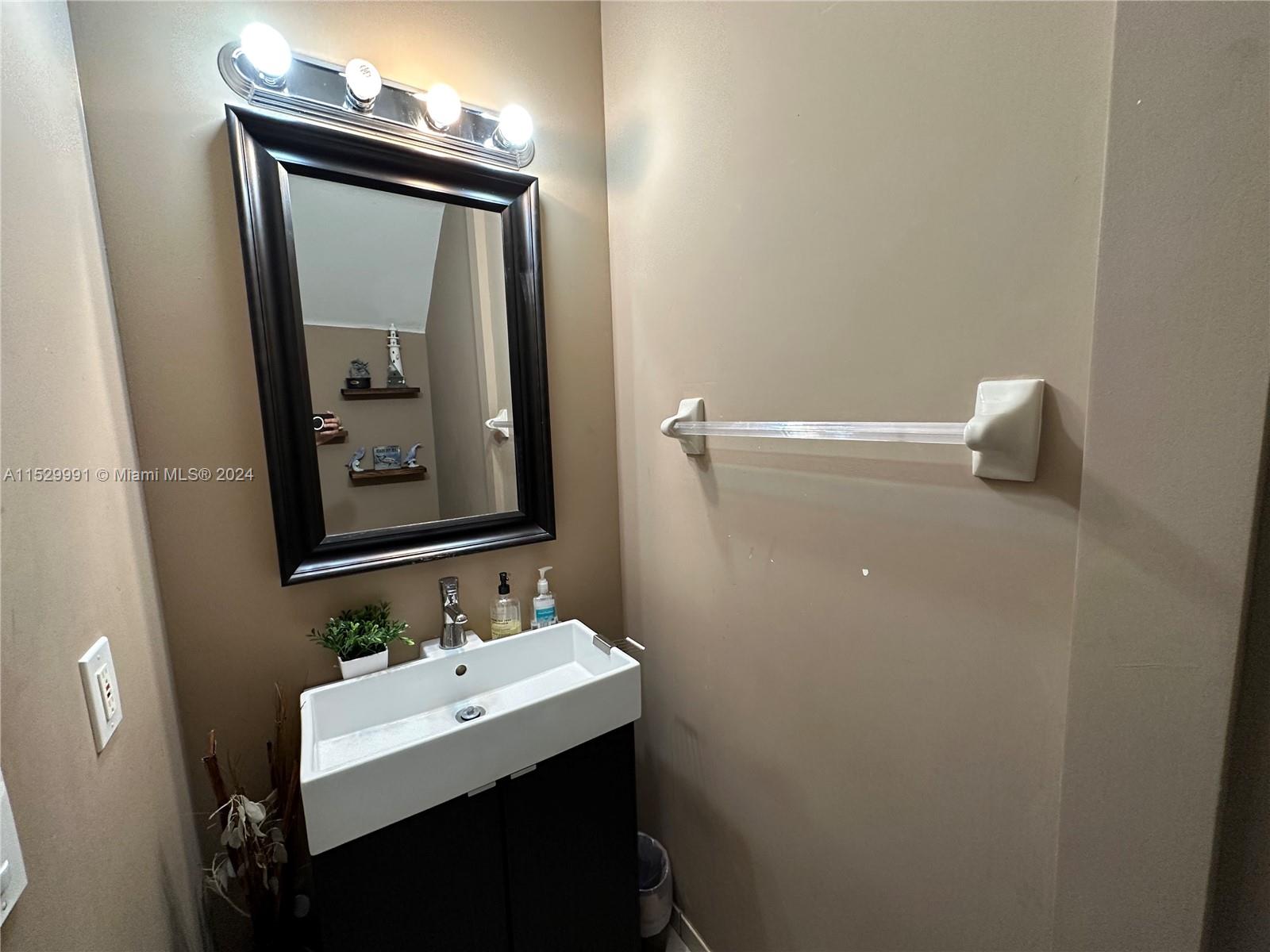 229 NE 36th Ter 0, Homestead, Florida 33033, 3 Bedrooms Bedrooms, ,2 BathroomsBathrooms,Residentiallease,For Rent,229 NE 36th Ter 0,A11529991