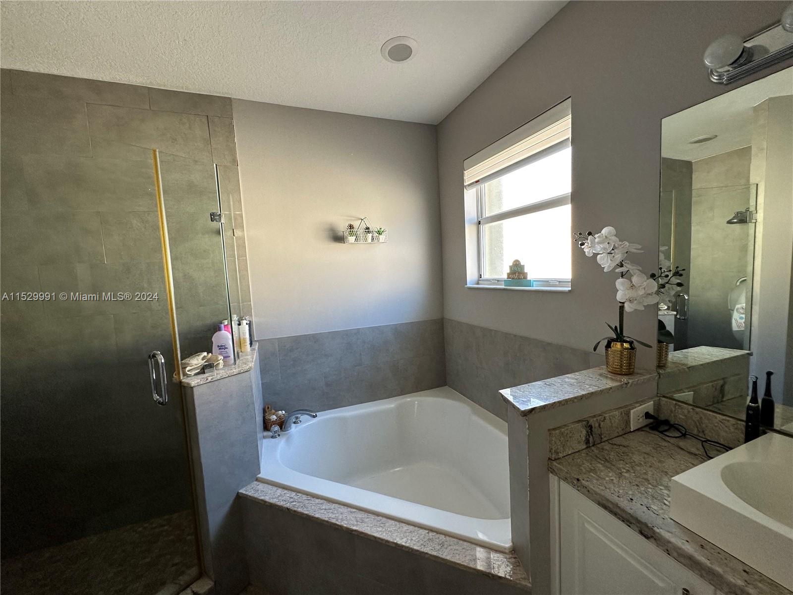 229 NE 36th Ter 0, Homestead, Florida 33033, 3 Bedrooms Bedrooms, ,2 BathroomsBathrooms,Residentiallease,For Rent,229 NE 36th Ter 0,A11529991