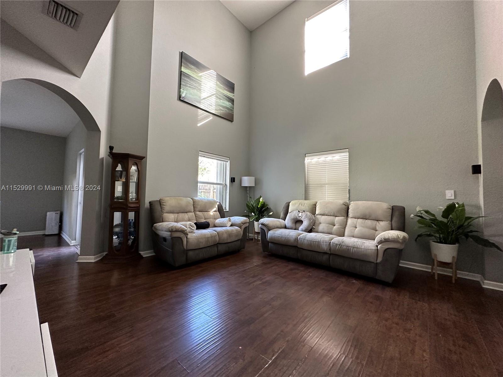 229 NE 36th Ter 0, Homestead, Florida 33033, 3 Bedrooms Bedrooms, ,2 BathroomsBathrooms,Residentiallease,For Rent,229 NE 36th Ter 0,A11529991