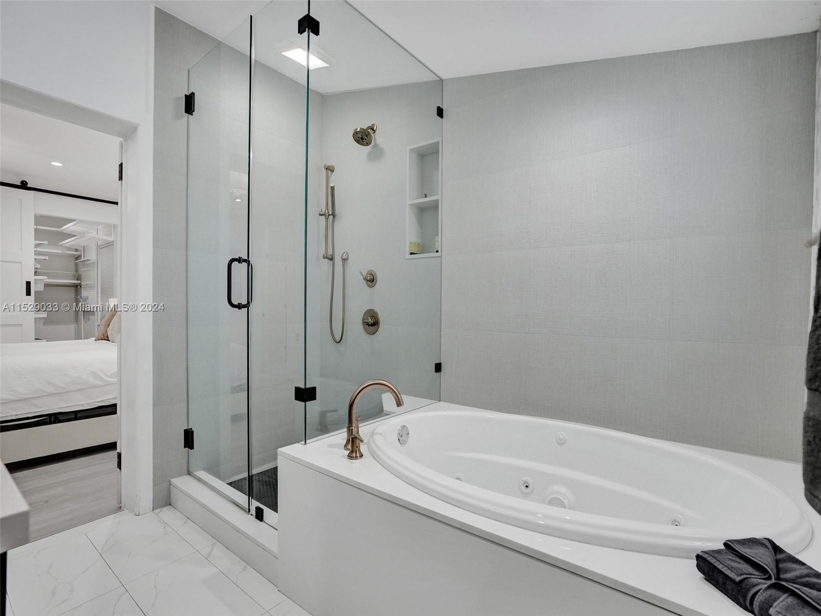 925 NE 6th St 0, Hallandale Beach, Florida 33009, 4 Bedrooms Bedrooms, ,3 BathroomsBathrooms,Residentiallease,For Rent,925 NE 6th St 0,A11529033