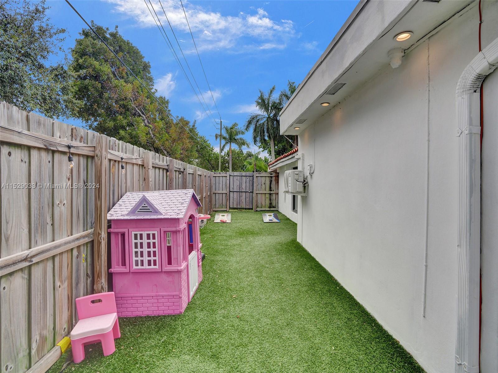 925 NE 6th St 0, Hallandale Beach, Florida 33009, 4 Bedrooms Bedrooms, ,3 BathroomsBathrooms,Residentiallease,For Rent,925 NE 6th St 0,A11529033