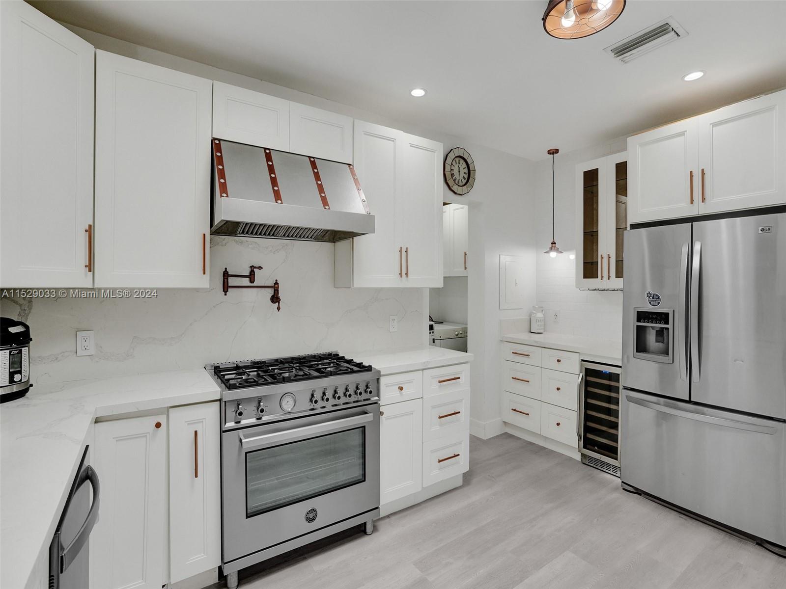 925 NE 6th St 0, Hallandale Beach, Florida 33009, 4 Bedrooms Bedrooms, ,3 BathroomsBathrooms,Residentiallease,For Rent,925 NE 6th St 0,A11529033