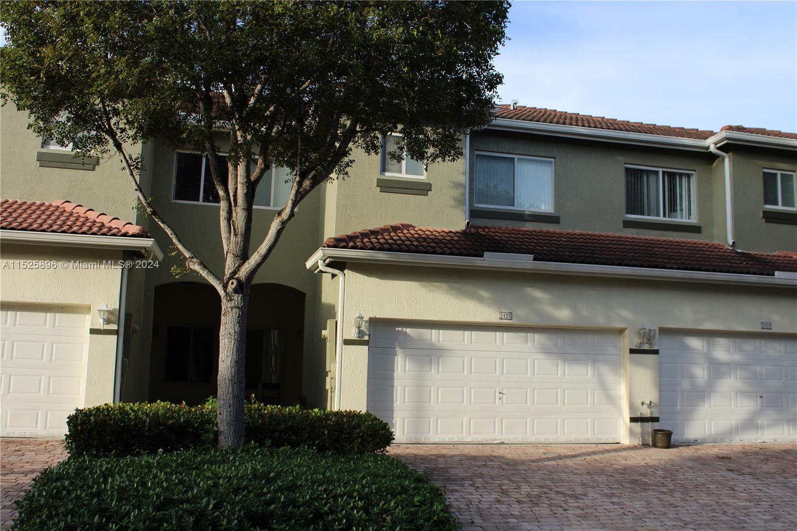 2425 SE 19th St 2425, Homestead, Florida 33035, 3 Bedrooms Bedrooms, ,2 BathroomsBathrooms,Residential,For Sale,2425 SE 19th St 2425,A11525896