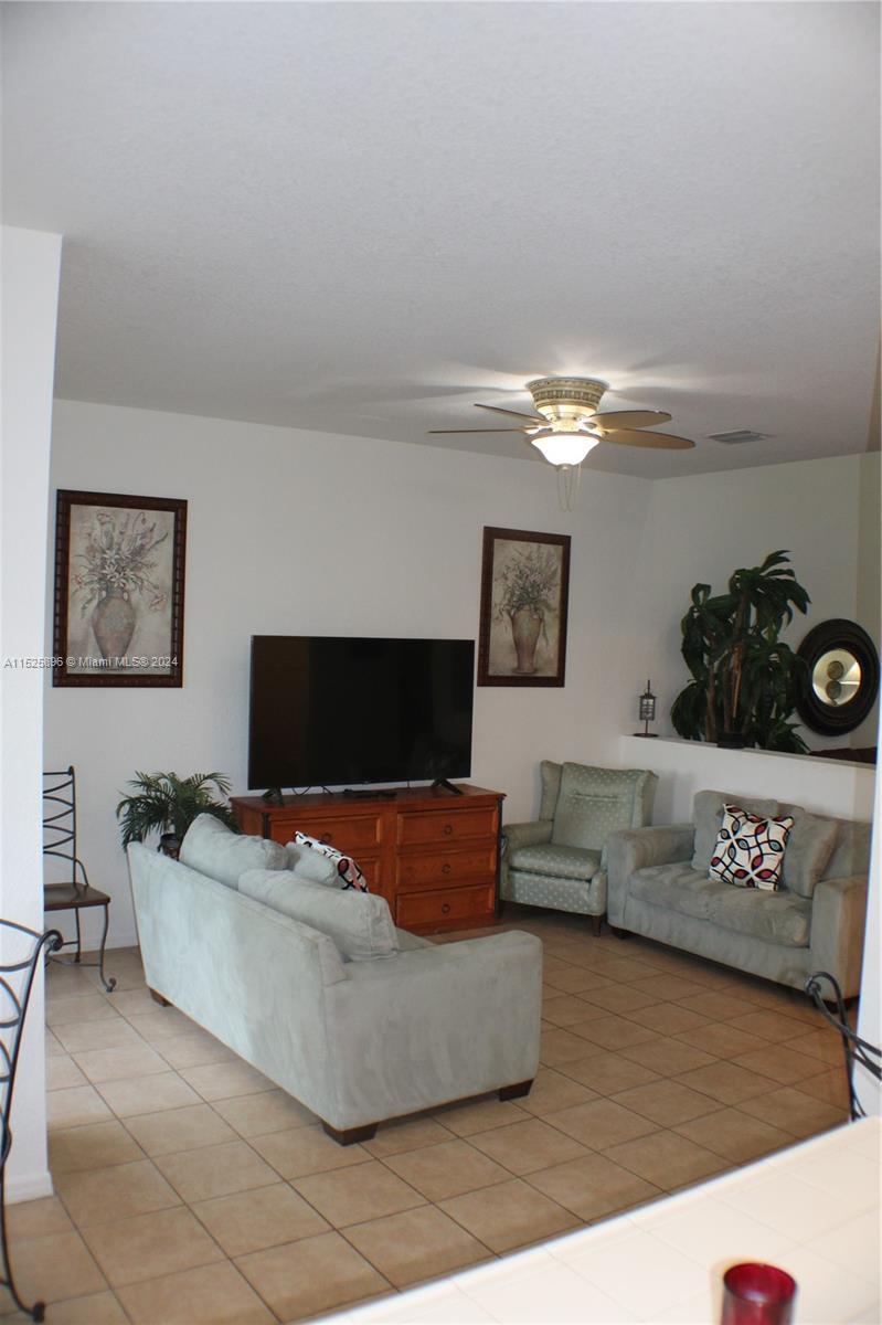2425 SE 19th St 2425, Homestead, Florida 33035, 3 Bedrooms Bedrooms, ,2 BathroomsBathrooms,Residential,For Sale,2425 SE 19th St 2425,A11525896
