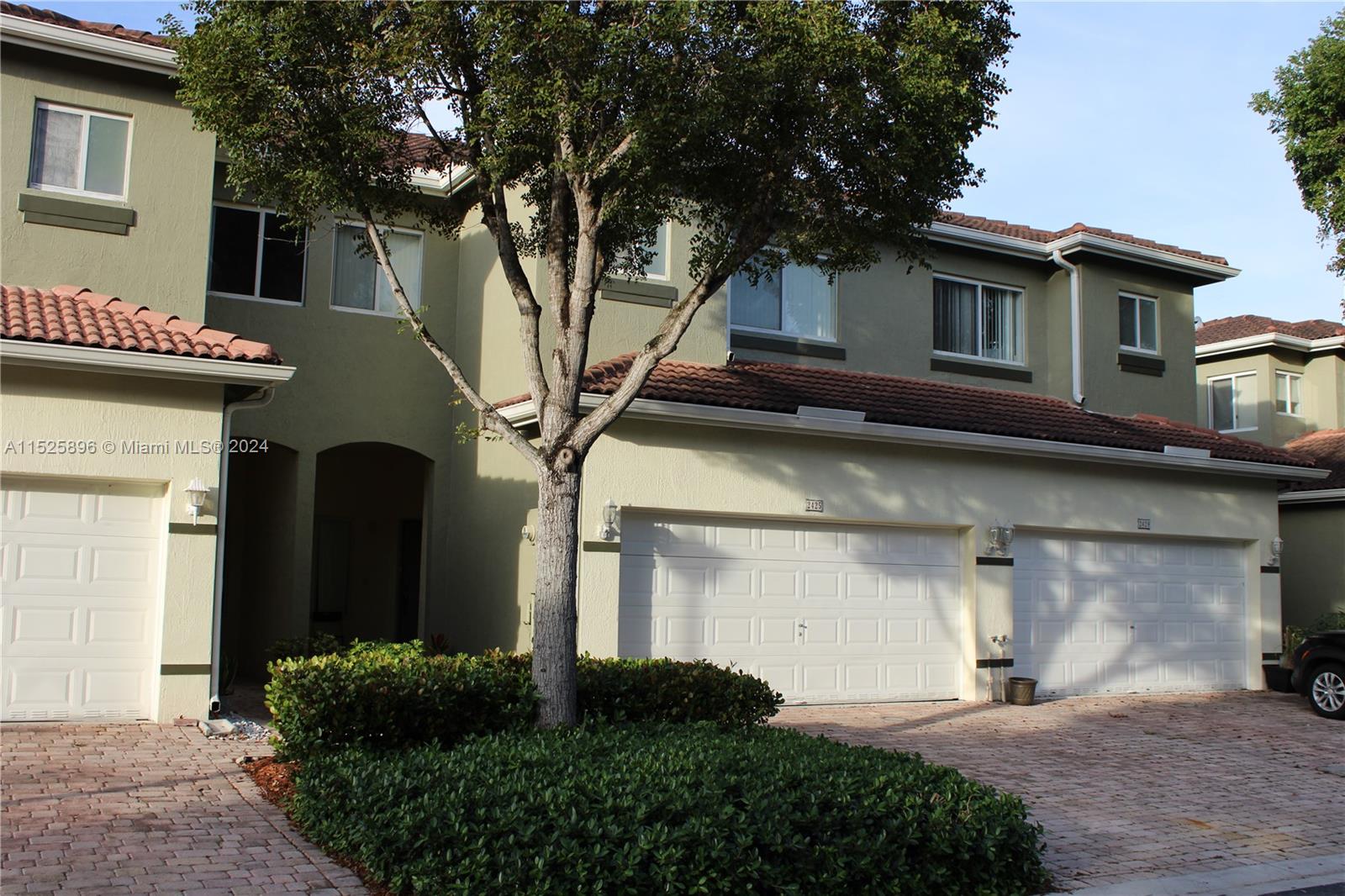 2425 SE 19th St 2425, Homestead, Florida 33035, 3 Bedrooms Bedrooms, ,2 BathroomsBathrooms,Residential,For Sale,2425 SE 19th St 2425,A11525896