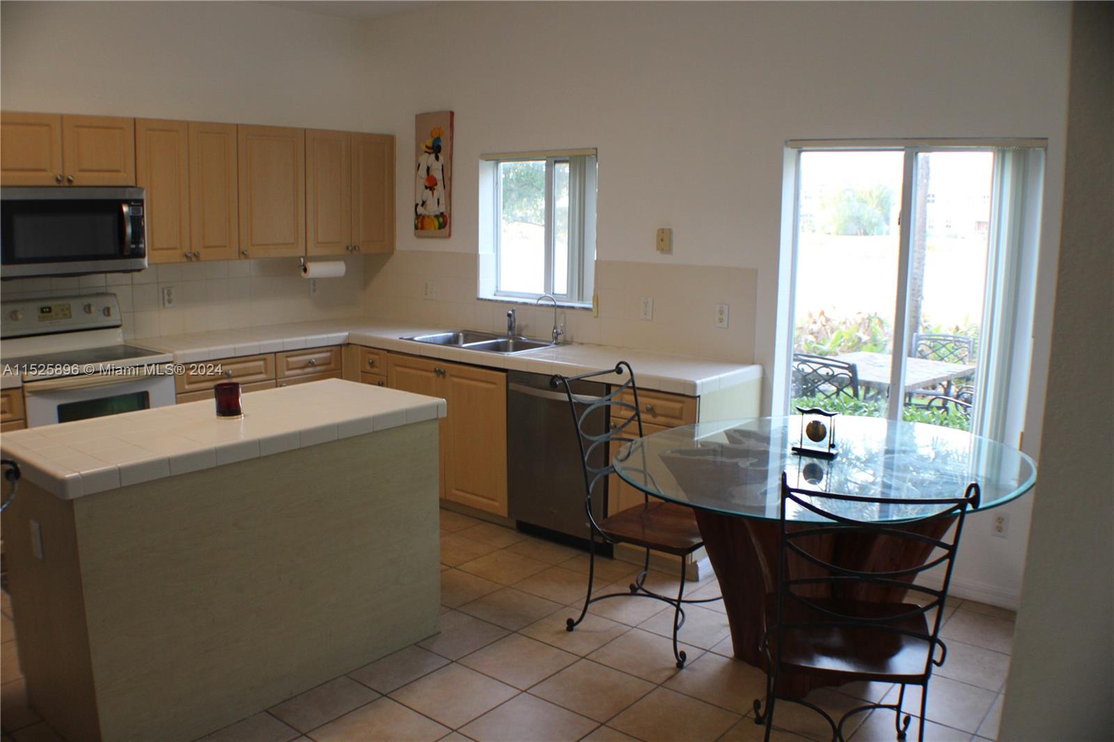 2425 SE 19th St 2425, Homestead, Florida 33035, 3 Bedrooms Bedrooms, ,2 BathroomsBathrooms,Residential,For Sale,2425 SE 19th St 2425,A11525896