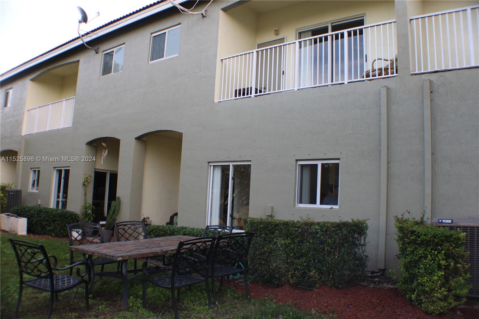 2425 SE 19th St 2425, Homestead, Florida 33035, 3 Bedrooms Bedrooms, ,2 BathroomsBathrooms,Residential,For Sale,2425 SE 19th St 2425,A11525896