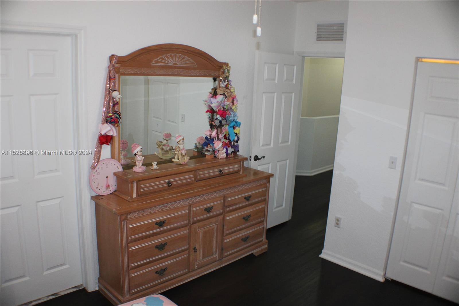 2425 SE 19th St 2425, Homestead, Florida 33035, 3 Bedrooms Bedrooms, ,2 BathroomsBathrooms,Residential,For Sale,2425 SE 19th St 2425,A11525896