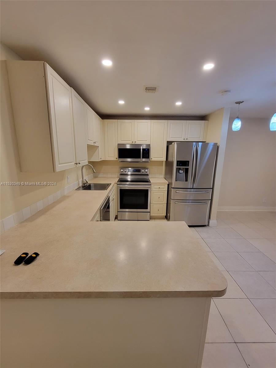 8700 NW 40th St 8700, Coral Springs, Florida 33065, 3 Bedrooms Bedrooms, ,2 BathroomsBathrooms,Residentiallease,For Rent,8700 NW 40th St 8700,A11530349