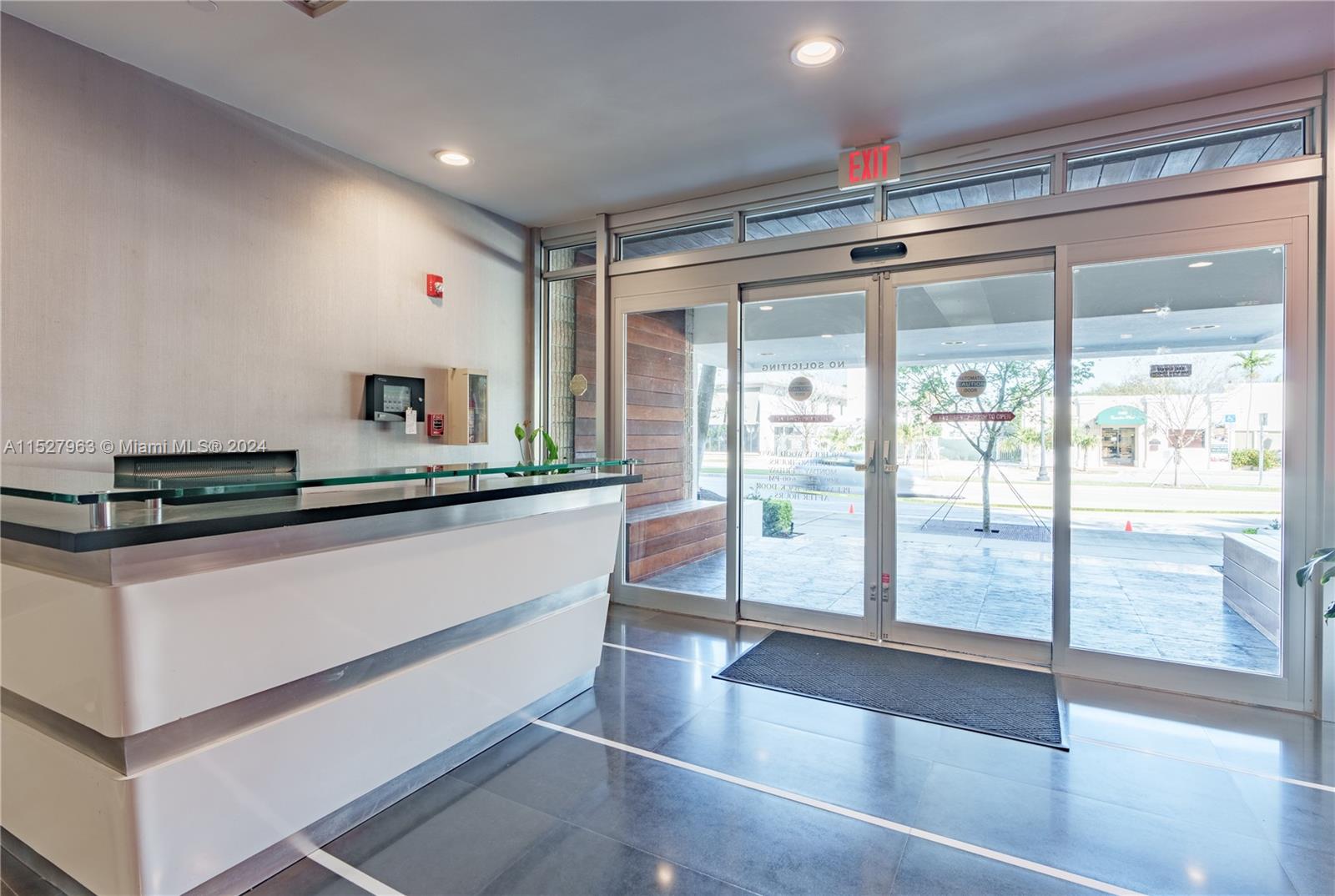 2450 Hollywood Blvd 320/308, Hollywood, Florida 33020, ,Commercialsale,For Sale,2450 Hollywood Blvd 320/308,A11527963