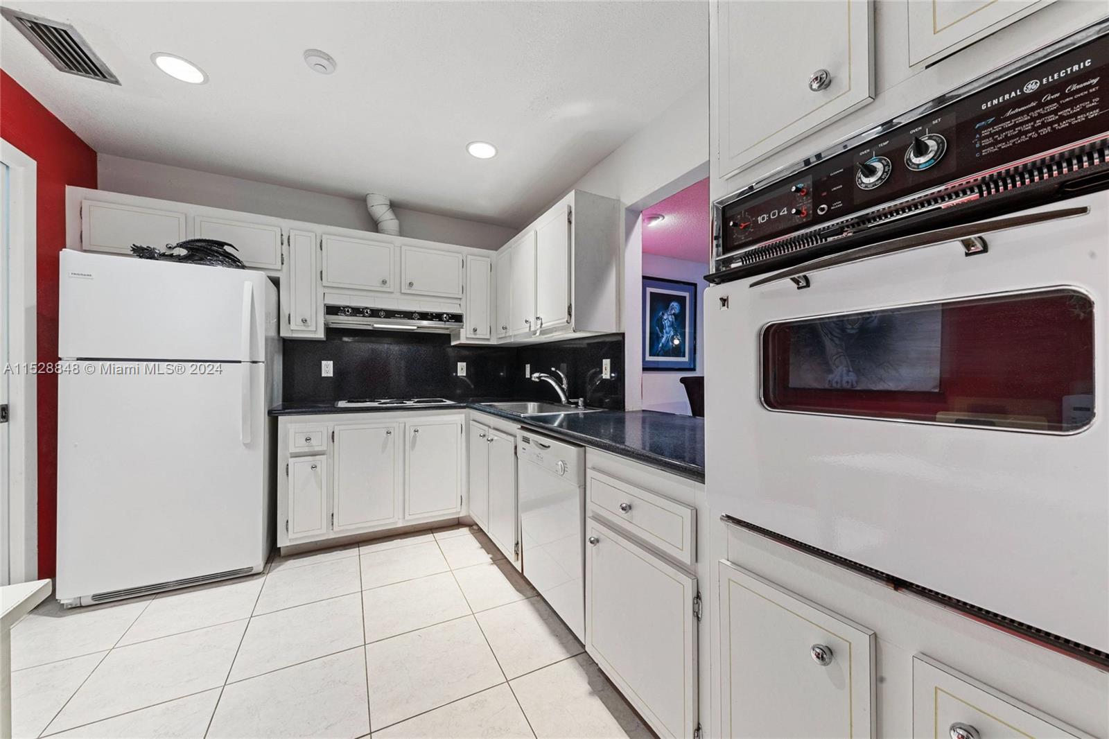 101 Saint Andrews Rd 20-75, Hollywood, Florida 33021, 3 Bedrooms Bedrooms, ,2 BathroomsBathrooms,Residential,For Sale,101 Saint Andrews Rd 20-75,A11528848