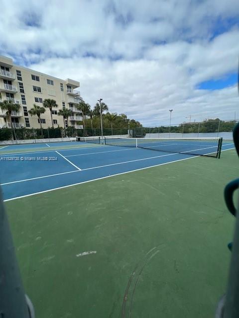 16570 NE 26th Ave 4A, North Miami Beach, Florida 33160, 2 Bedrooms Bedrooms, ,2 BathroomsBathrooms,Residential,For Sale,16570 NE 26th Ave 4A,A11529738