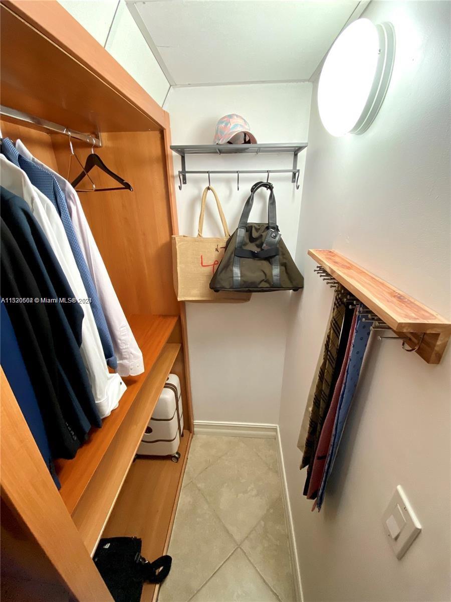 218 SE 14th St 2004, Miami, Florida 33131, 1 Bedroom Bedrooms, ,1 BathroomBathrooms,Residentiallease,For Rent,218 SE 14th St 2004,A11530504