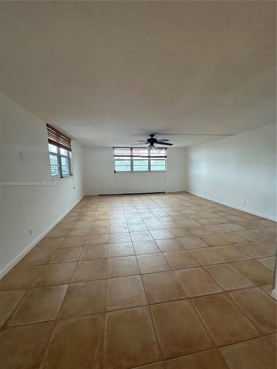 1811 Jefferson St 410, Hollywood, Florida 33020, 2 Bedrooms Bedrooms, ,2 BathroomsBathrooms,Residentiallease,For Rent,1811 Jefferson St 410,A11530643
