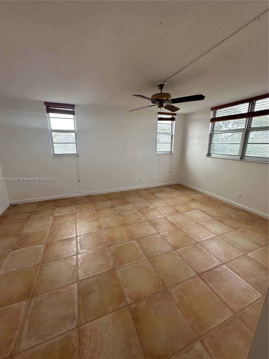 1811 Jefferson St 410, Hollywood, Florida 33020, 2 Bedrooms Bedrooms, ,2 BathroomsBathrooms,Residentiallease,For Rent,1811 Jefferson St 410,A11530643