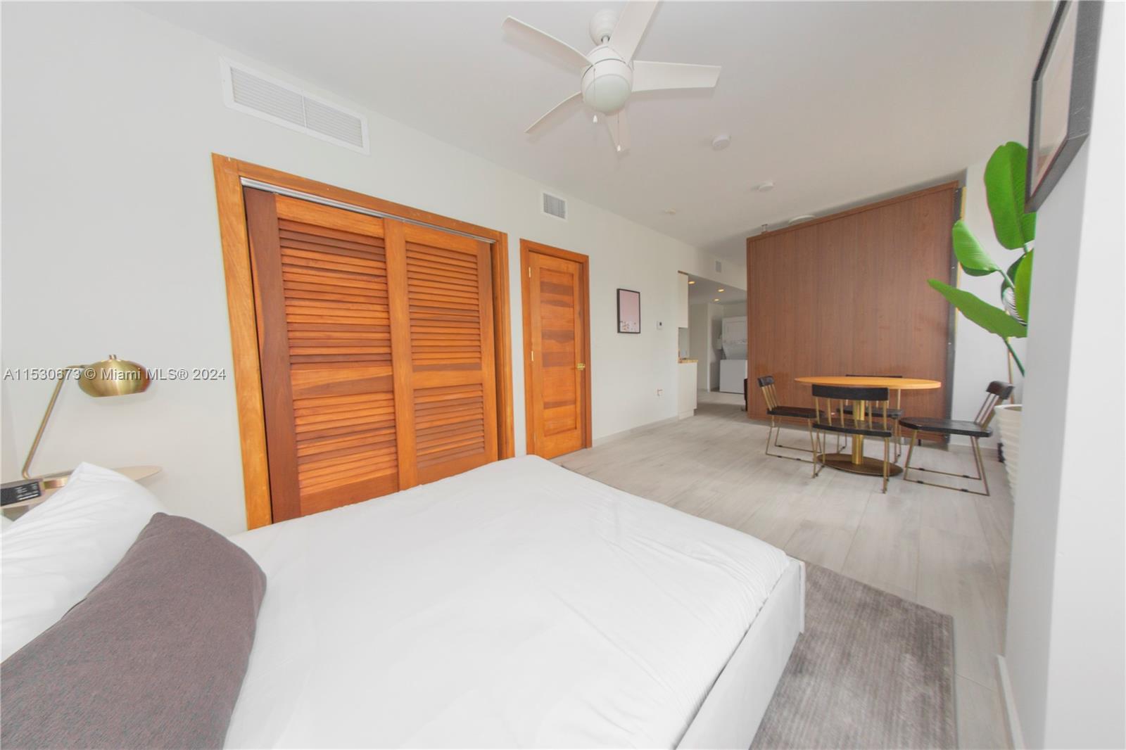 820 Ocean Dr 301, Miami Beach, Florida 33139, 1 Bedroom Bedrooms, ,1 BathroomBathrooms,Residentiallease,For Rent,820 Ocean Dr 301,A11530673