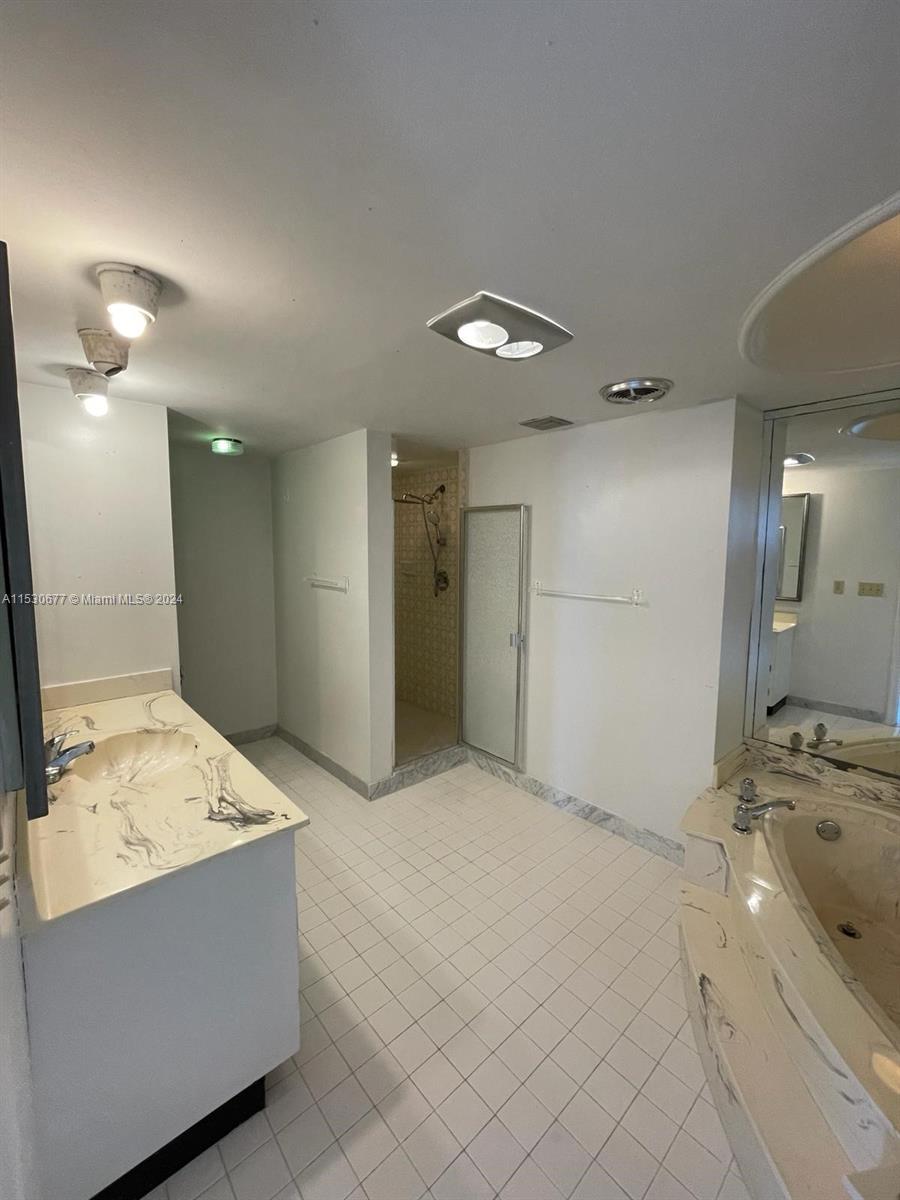 1865 S Ocean Dr 16L, Hallandale Beach, Florida 33009, 1 Bedroom Bedrooms, ,2 BathroomsBathrooms,Residential,For Sale,1865 S Ocean Dr 16L,A11530677