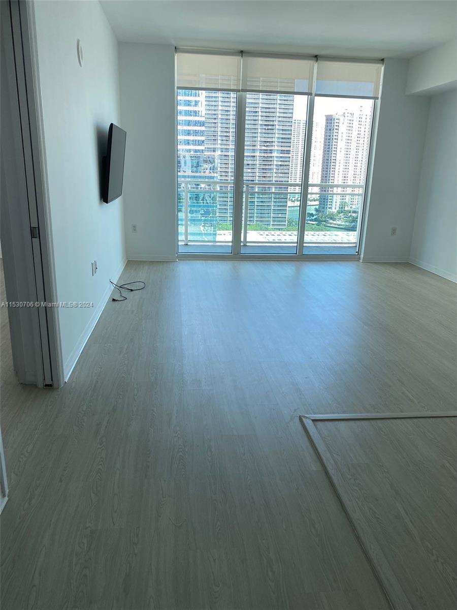 950 Brickell Bay Dr 1908, Miami, Florida 33131, 1 Bedroom Bedrooms, ,1 BathroomBathrooms,Residentiallease,For Rent,950 Brickell Bay Dr 1908,A11530706