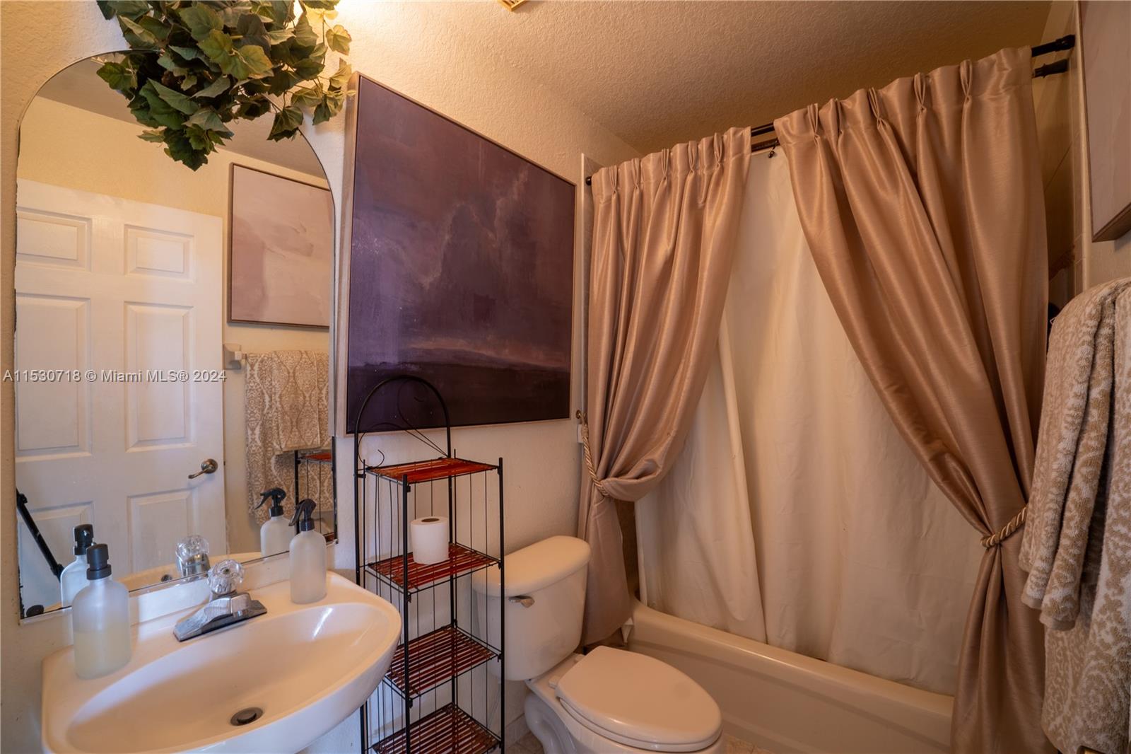 Miramar, Florida 33027, 5 Bedrooms Bedrooms, ,3 BathroomsBathrooms,Residential,For Sale,A11530718