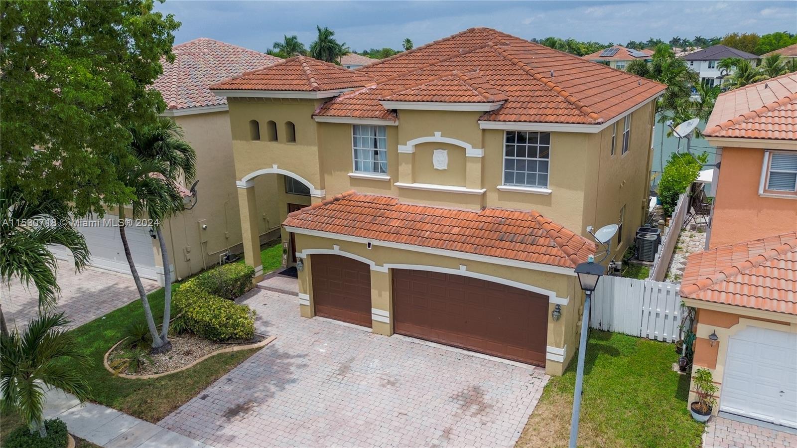 Miramar, Florida 33027, 5 Bedrooms Bedrooms, ,3 BathroomsBathrooms,Residential,For Sale,A11530718
