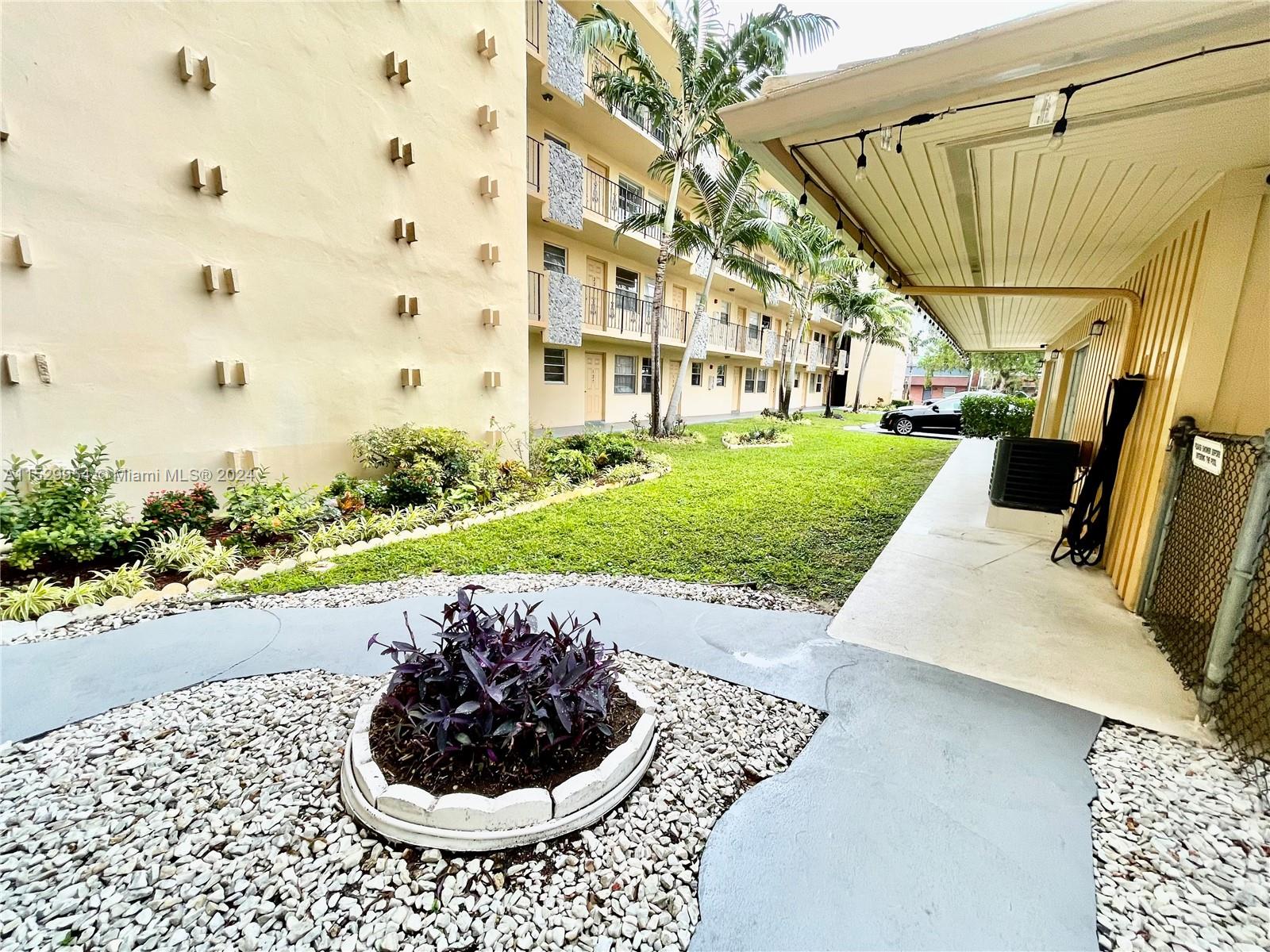 2145 Pierce St 120, Hollywood, Florida 33020, 2 Bedrooms Bedrooms, ,1 BathroomBathrooms,Residential,For Sale,2145 Pierce St 120,A11529954