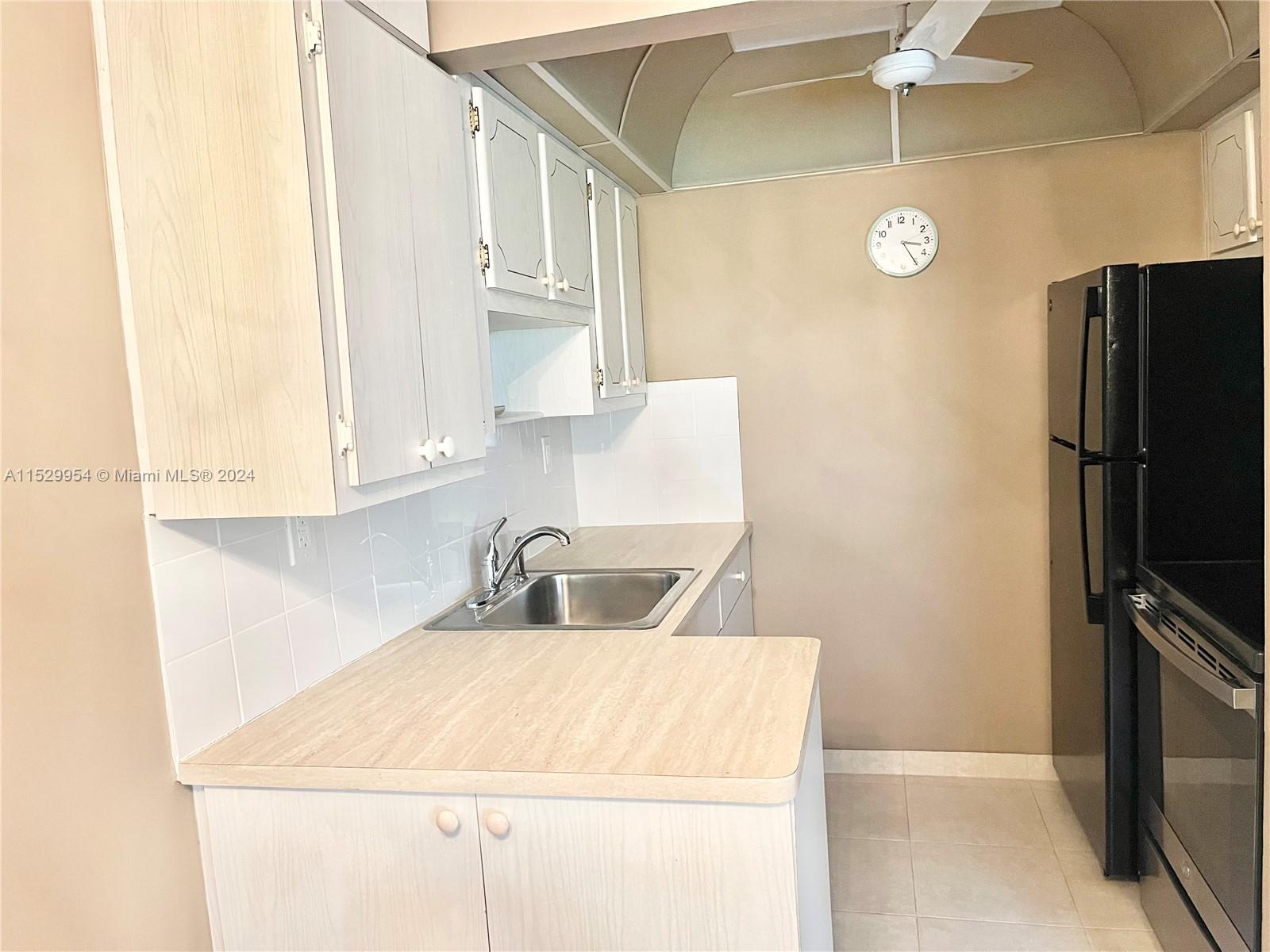 2145 Pierce St 120, Hollywood, Florida 33020, 2 Bedrooms Bedrooms, ,1 BathroomBathrooms,Residential,For Sale,2145 Pierce St 120,A11529954