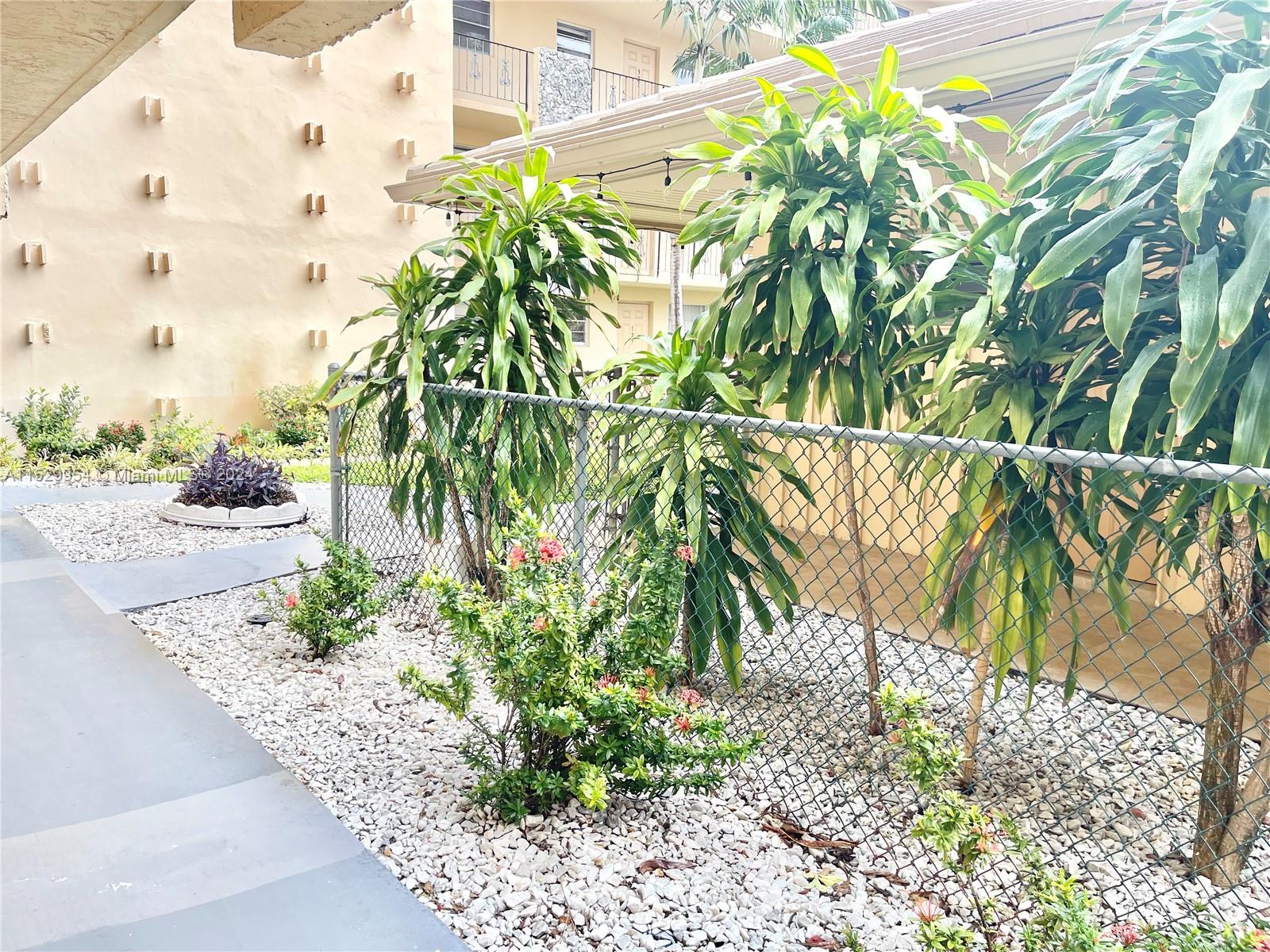 2145 Pierce St 120, Hollywood, Florida 33020, 2 Bedrooms Bedrooms, ,1 BathroomBathrooms,Residential,For Sale,2145 Pierce St 120,A11529954