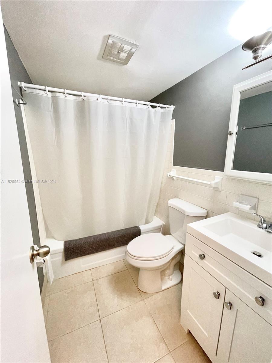 2145 Pierce St 120, Hollywood, Florida 33020, 2 Bedrooms Bedrooms, ,1 BathroomBathrooms,Residential,For Sale,2145 Pierce St 120,A11529954