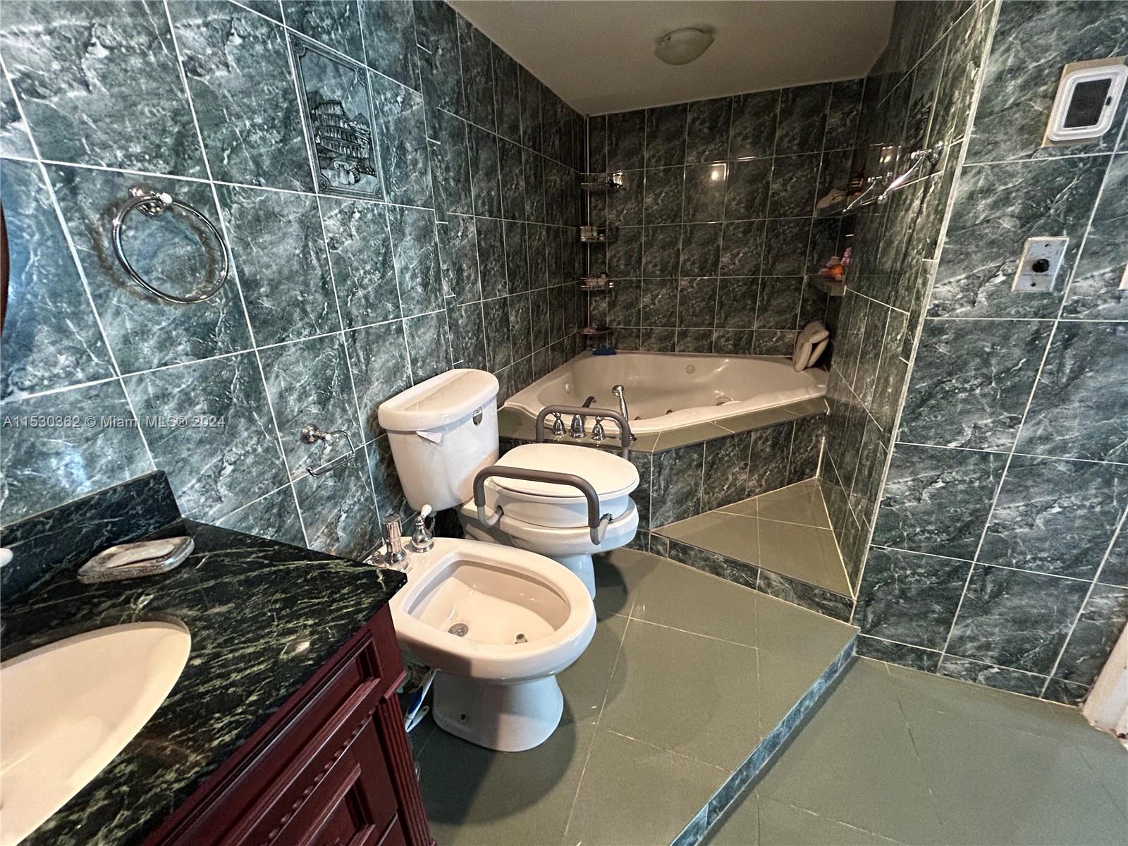 3140 S Ocean Dr 908, Hallandale Beach, Florida 33009, 1 Bedroom Bedrooms, ,1 BathroomBathrooms,Residential,For Sale,3140 S Ocean Dr 908,A11530362