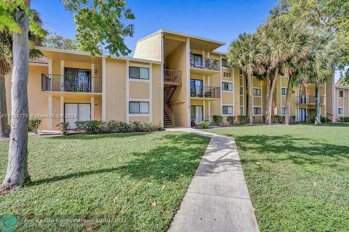 200 Palm Cir W, Pembroke Pines, FL, 33025 United States, 2 Bedrooms Bedrooms, ,1 BathroomBathrooms,Residential,For Sale,Palm Cir W,A11530770