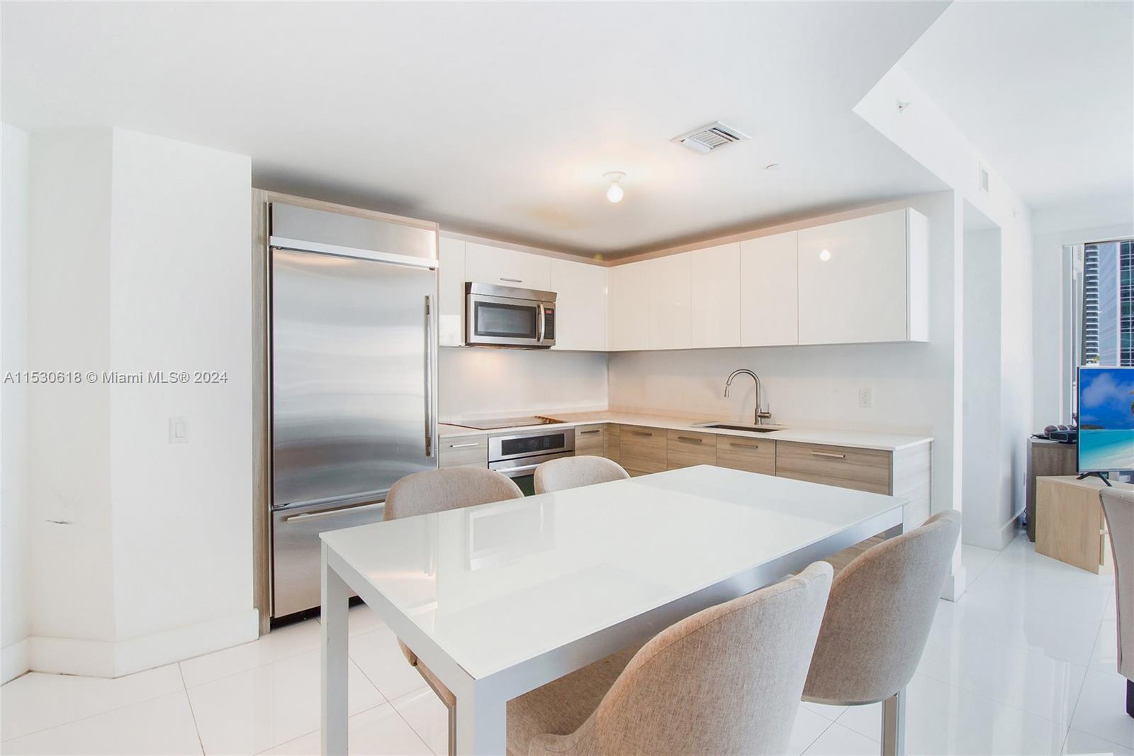 1300 Brickell Bay Dr 1602, Miami, Florida 33131, 2 Bedrooms Bedrooms, ,2 BathroomsBathrooms,Residentiallease,For Rent,1300 Brickell Bay Dr 1602,A11530618