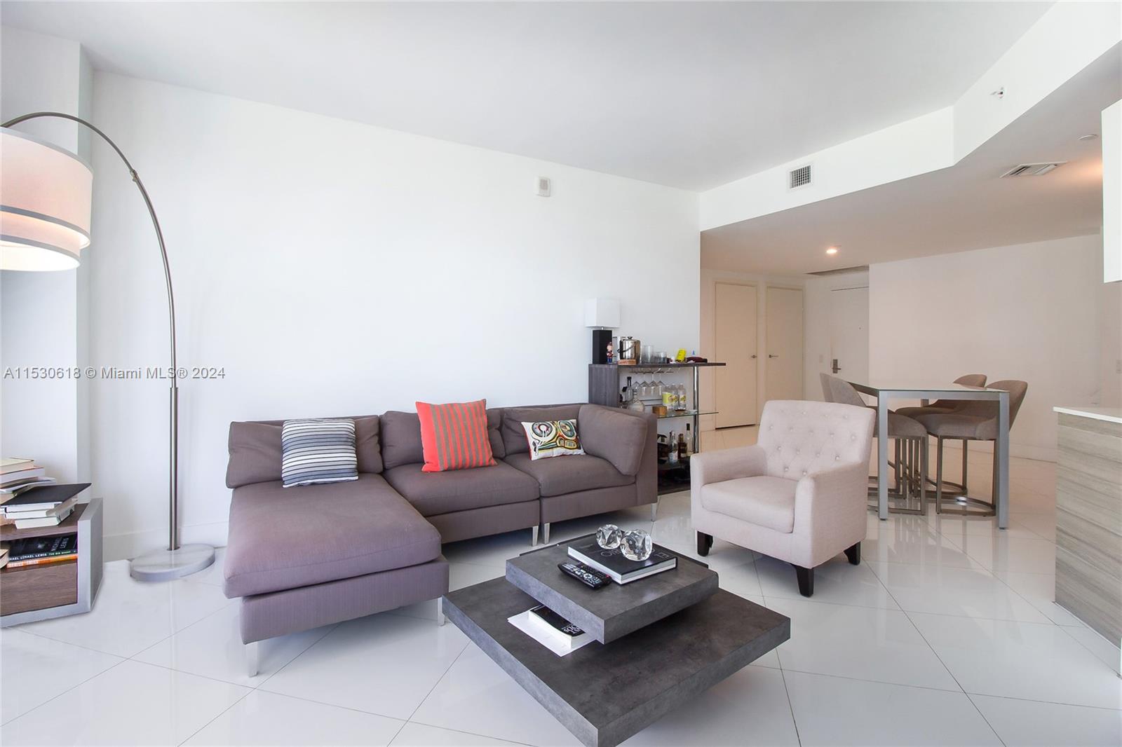 1300 Brickell Bay Dr 1602, Miami, Florida 33131, 2 Bedrooms Bedrooms, ,2 BathroomsBathrooms,Residentiallease,For Rent,1300 Brickell Bay Dr 1602,A11530618